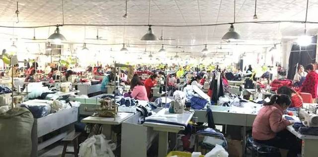 淮陰區袁集服裝廠生產旺季,吳靜、倪春曉一行人怎樣讓一車間的員工都做了這樣一件事?